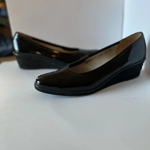 Salvatore Ferragamo Boutique Glossy Black Flats - Vintage - Picture 2 of 6